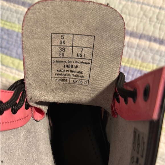 Dr. Martens Pink Combat Boots High-Top Design Women’s Size 7 US - Picture 7 of 8